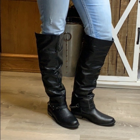Black Boots with Silver Coil Design - Picture 2 of 15